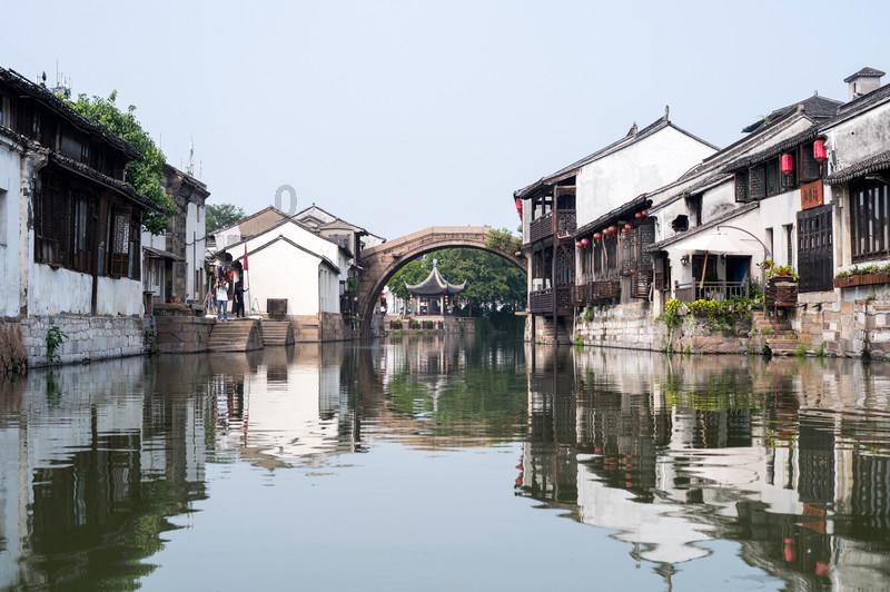 逃离电梯间